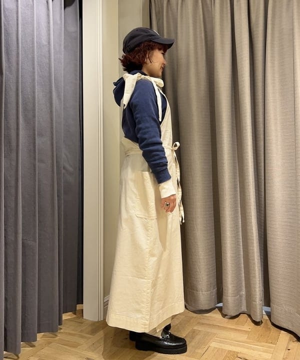 まつむさんの「BEAMS WOMEN｜ワンショルダー エプロン ワンピース」を使ったコーディネート