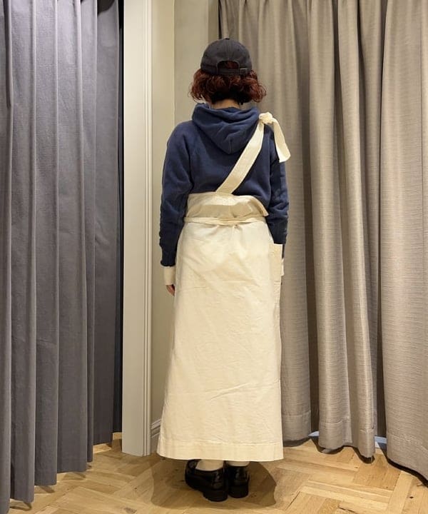 まつむさんの「BEAMS WOMEN｜ワンショルダー エプロン ワンピース」を使ったコーディネート