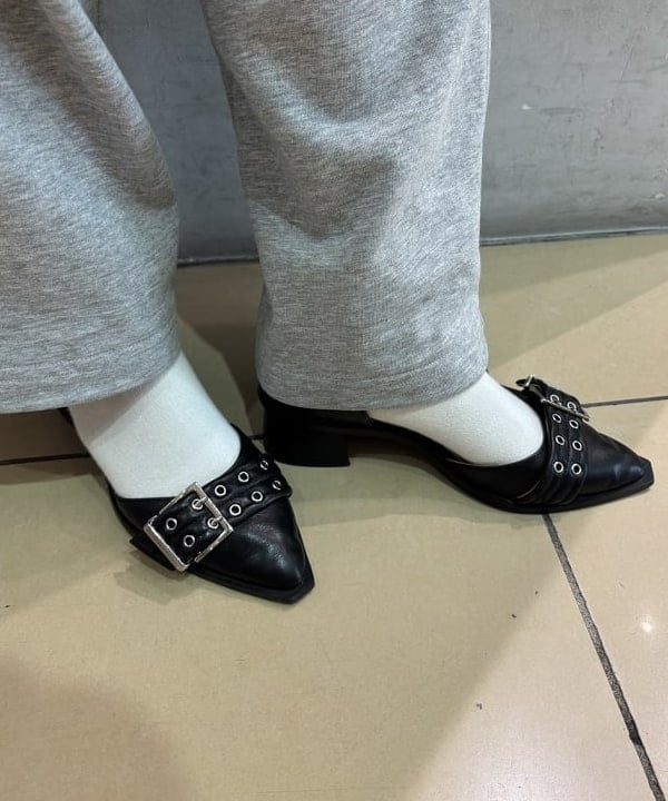 山本 里南さんの「BEAMS WOMEN｜ストレッチレース クルーネック Tシャツ」を使ったコーディネート