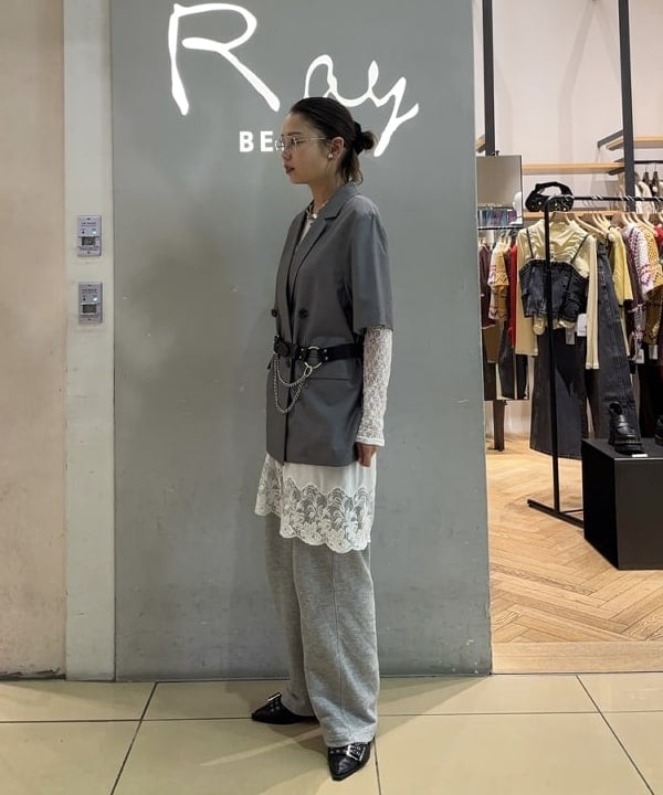 山本 里南さんの「BEAMS WOMEN｜ストレッチレース クルーネック Tシャツ」を使ったコーディネート