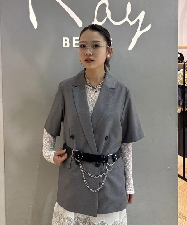 山本 里南さんの「BEAMS WOMEN｜ストレッチレース クルーネック Tシャツ」を使ったコーディネート