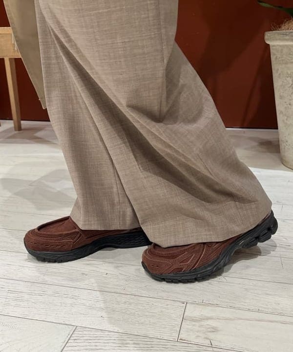 エノモト アミさんの「BEAMS WOMEN｜maturely / メモリー トレンチ オーバーコート」を使ったコーディネート