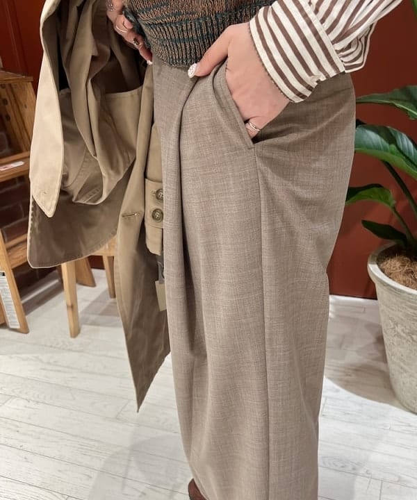 エノモト アミさんの「BEAMS WOMEN｜maturely / メモリー トレンチ オーバーコート」を使ったコーディネート