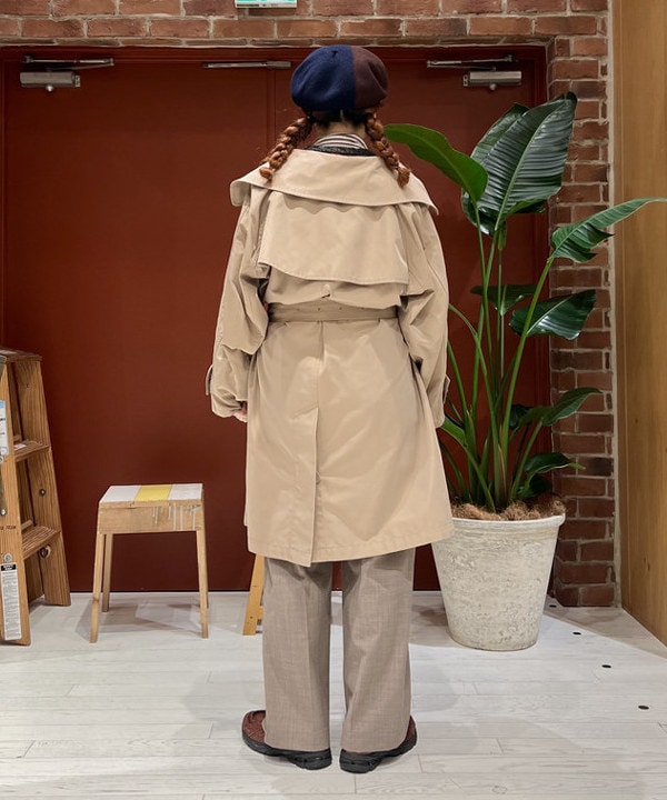 エノモト アミさんの「BEAMS WOMEN｜maturely / メモリー トレンチ オーバーコート」を使ったコーディネート