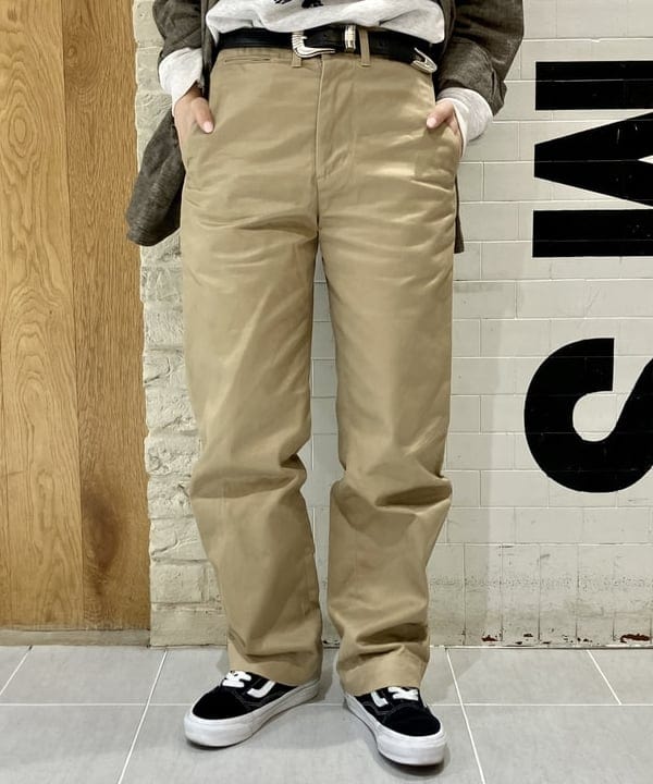 小原 もこさんの「BEAMS WOMEN｜BUZZ RICKSON'S &times; BEAMS BOY / チノパンツ」を使ったコーディネート