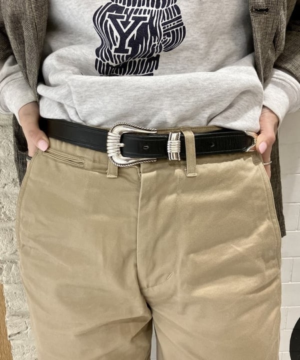 小原 もこさんの「BEAMS WOMEN｜BUZZ RICKSON'S &times; BEAMS BOY / チノパンツ」を使ったコーディネート