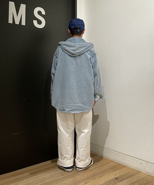 土田 達也さんの「BEAMS WOMEN｜シャンブレー フードシャツ」を使ったコーディネート