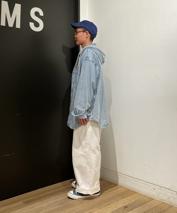 土田 達也さんの「BEAMS WOMEN｜シャンブレー フードシャツ」を使ったコーディネート