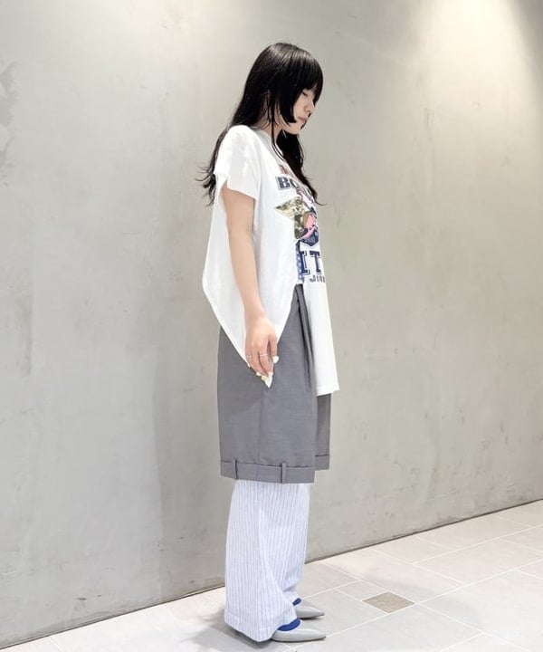 須賀さんの「BEAMS WOMEN｜ストライプ チェック スラックス」を使ったコーディネート