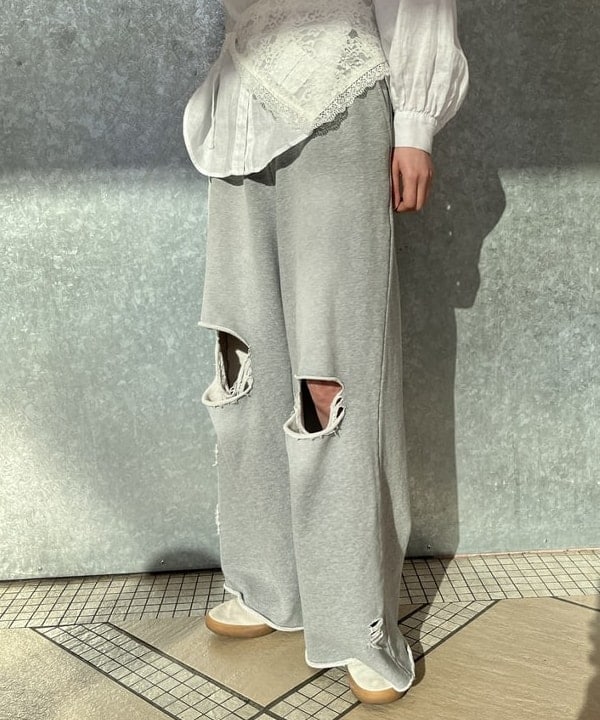 神坂 莉子さんの「BEAMS WOMEN｜レース スカーフ」を使ったコーディネート