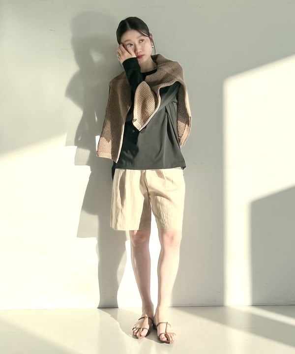 隈元 楓さんの「BEAMS WOMEN｜【別注】ATON / DRY COTTON JERSEY ロングスリーブ Tシャツ」を使ったコーディネート