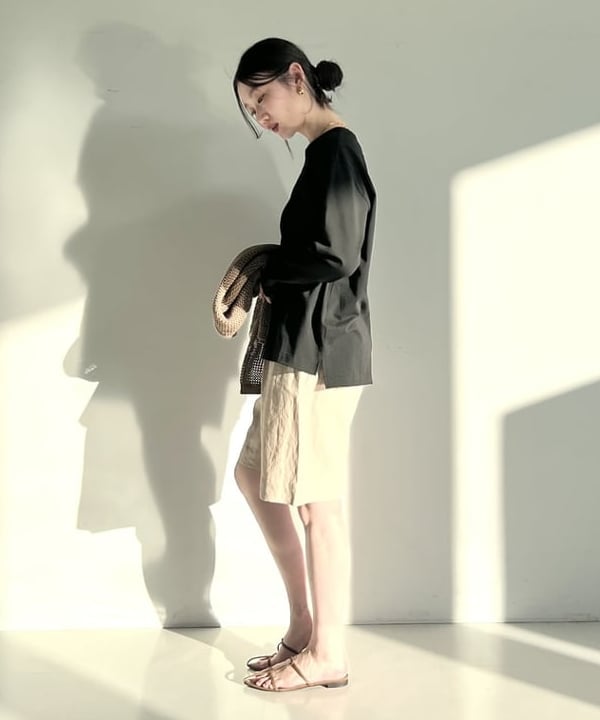 隈元 楓さんの「BEAMS WOMEN｜【別注】ATON / DRY COTTON JERSEY ロングスリーブ Tシャツ」を使ったコーディネート