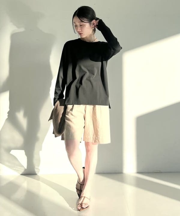 隈元 楓さんの「BEAMS WOMEN｜【別注】ATON / DRY COTTON JERSEY ロングスリーブ Tシャツ」を使ったコーディネート
