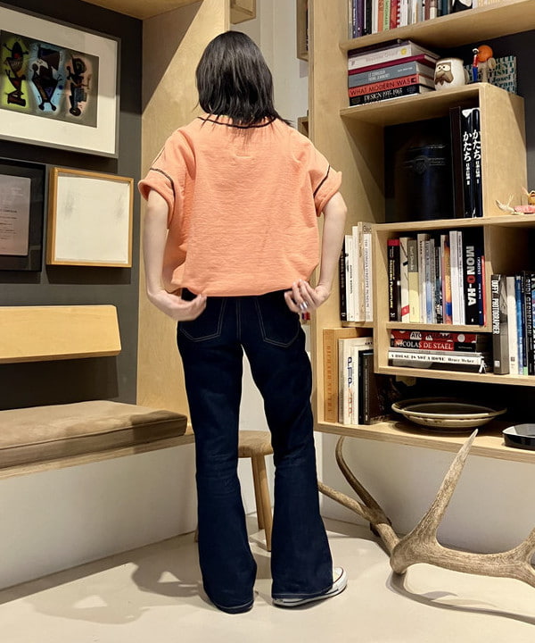 小原 もこさんの「BEAMS WOMEN｜フレア デニム パンツ」を使ったコーディネート