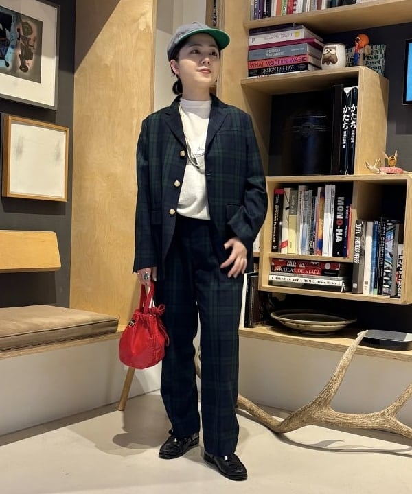 吉野 多恵さんの「BEAMS WOMEN｜BEAMS BOY / ポリエステル ウール 3ボタン ブレザー」を使ったコーディネート