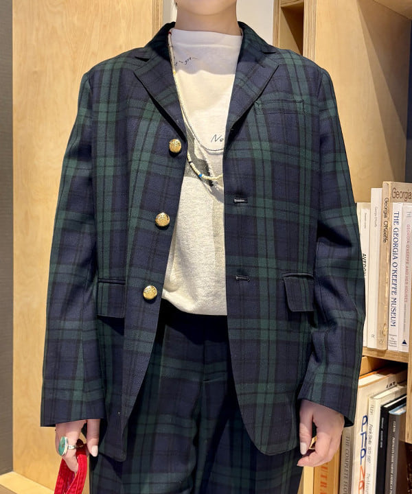 吉野 多恵さんの「BEAMS WOMEN｜BEAMS BOY / ポリエステル ウール 3ボタン ブレザー」を使ったコーディネート
