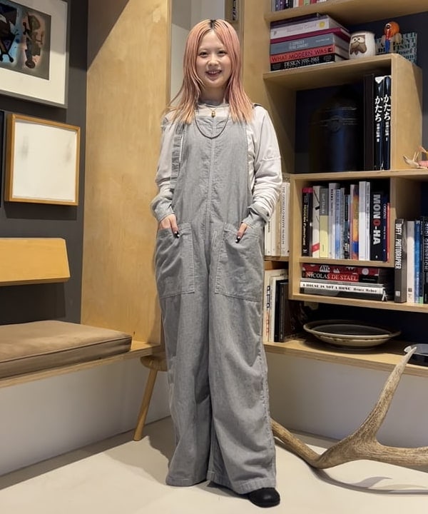 安藤 菜央さんの「BEAMS WOMEN｜ダンガリー サロペット」を使ったコーディネート