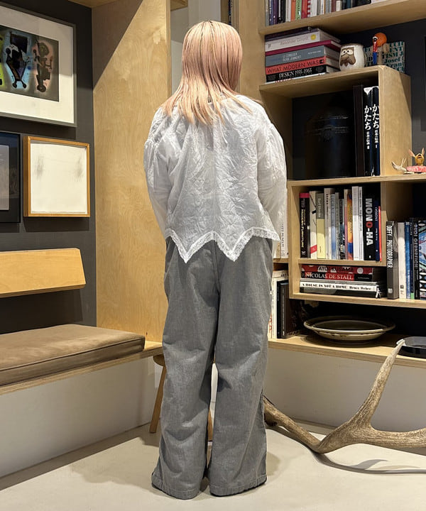 安藤 菜央さんの「BEAMS WOMEN｜ダンガリー サロペット」を使ったコーディネート