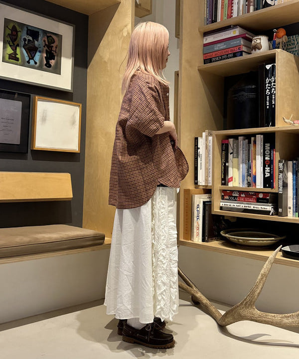 安藤 菜央さんの「BEAMS WOMEN｜リネン チェック ショートスリーブ シャツ」を使ったコーディネート