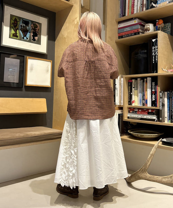 安藤 菜央さんの「BEAMS WOMEN｜リネン チェック ショートスリーブ シャツ」を使ったコーディネート