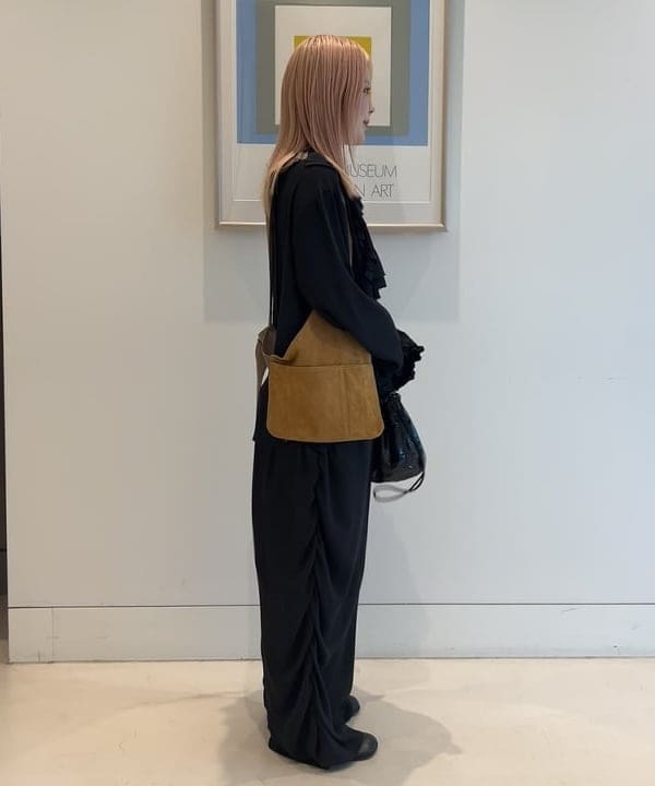 安藤 菜央さんの「BEAMS WOMEN｜maturely / アムンゼン シャーリング パンツ」を使ったコーディネート