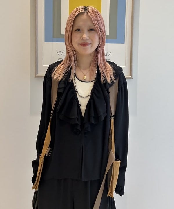 安藤 菜央さんの「BEAMS WOMEN｜maturely / アムンゼン シャーリング パンツ」を使ったコーディネート