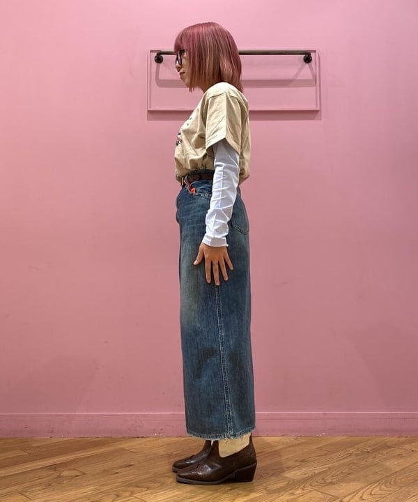 榎本 葵さんの「BEAMS WOMEN｜【別注】RED CARD TOKYO / Cameron デニムスカート」を使ったコーディネート
