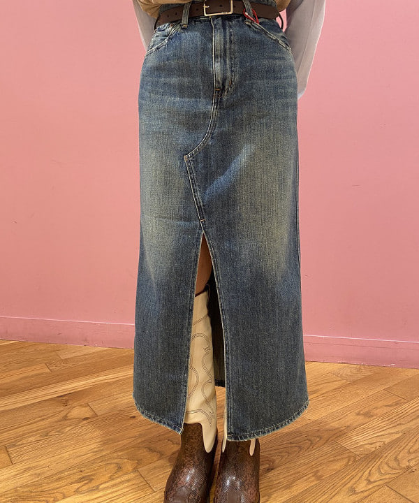 榎本 葵さんの「BEAMS WOMEN｜【別注】RED CARD TOKYO / Cameron デニムスカート」を使ったコーディネート