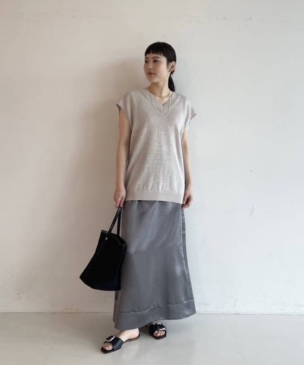 Ichika Hondaさんの「BEAMS WOMEN｜AK+1 / ビンテージ サテンスカート」を使ったコーディネート