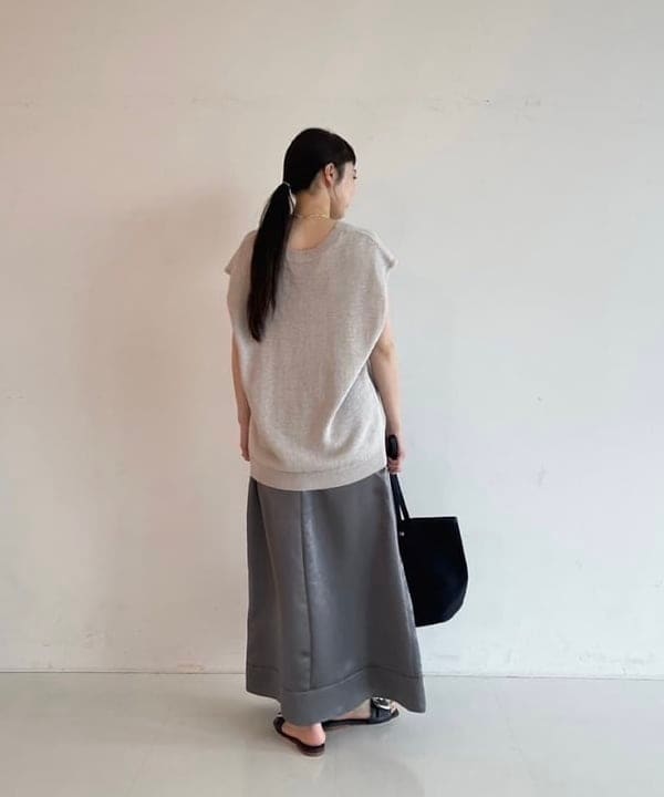 Ichika Hondaさんの「BEAMS WOMEN｜AK+1 / ビンテージ サテンスカート」を使ったコーディネート