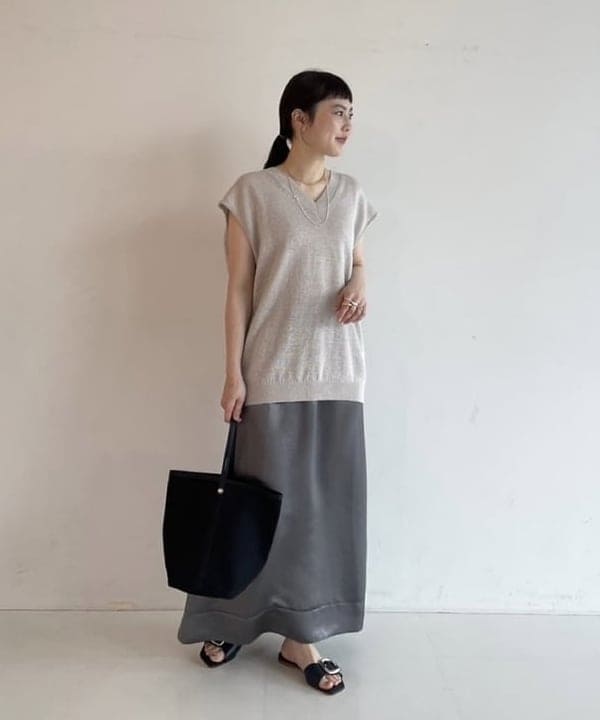 Ichika Hondaさんの「BEAMS WOMEN｜AK+1 / ビンテージ サテンスカート」を使ったコーディネート