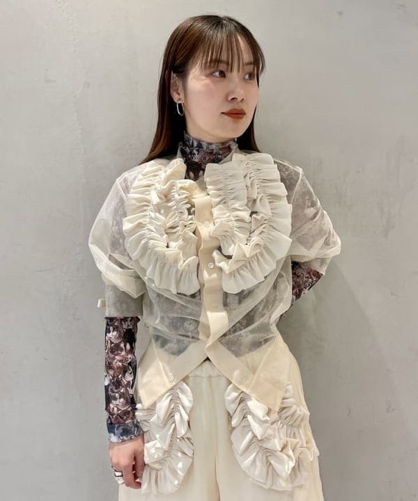 カタヤマ アヤさんの「BEAMS WOMEN｜【WEB限定】I Hate Monday / flower lace ストッキング white」を使ったコーディネート