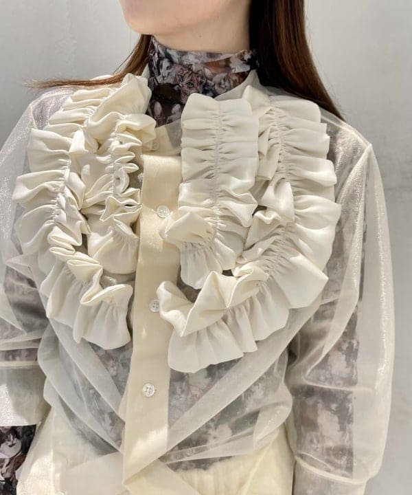 カタヤマ アヤさんの「BEAMS WOMEN｜【WEB限定】I Hate Monday / flower lace ストッキング white」を使ったコーディネート