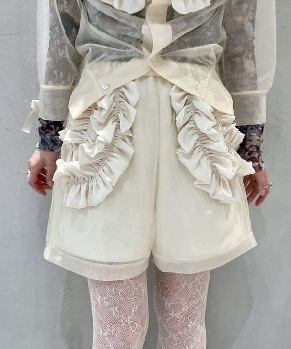 カタヤマ アヤさんの「BEAMS WOMEN｜【WEB限定】I Hate Monday / flower lace ストッキング white」を使ったコーディネート