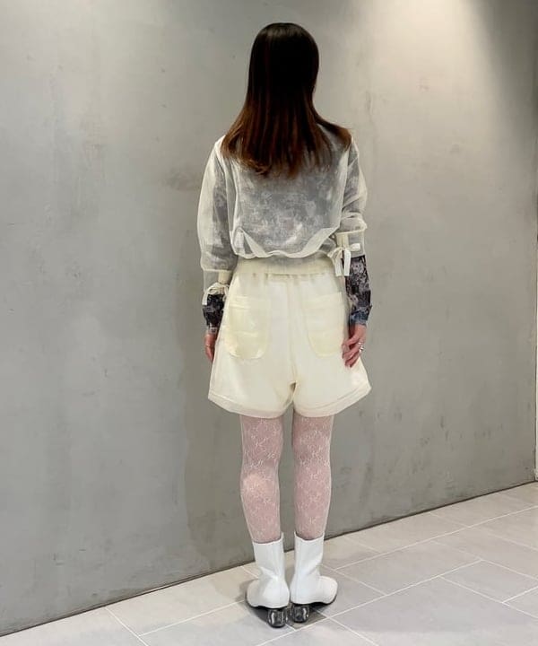 カタヤマ アヤさんの「BEAMS WOMEN｜【WEB限定】I Hate Monday / flower lace ストッキング white」を使ったコーディネート