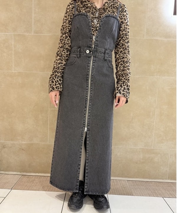庭野 優紀さんの「BEAMS WOMEN｜デニム ジップ キャミ ワンピース」を使ったコーディネート