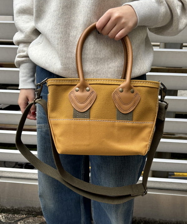 チナツさんの「BEAMS WOMEN｜【別注】L.L.Bean / Deep Bottom Leather Handle Zip Tote Mini」を使ったコーディネート