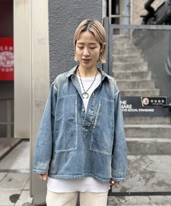Kaoru Sakumaさんの「BEAMS WOMEN｜【別注】BUZZ RICKSON’s / USED DENIM PULLOVER」を使ったコーディネート