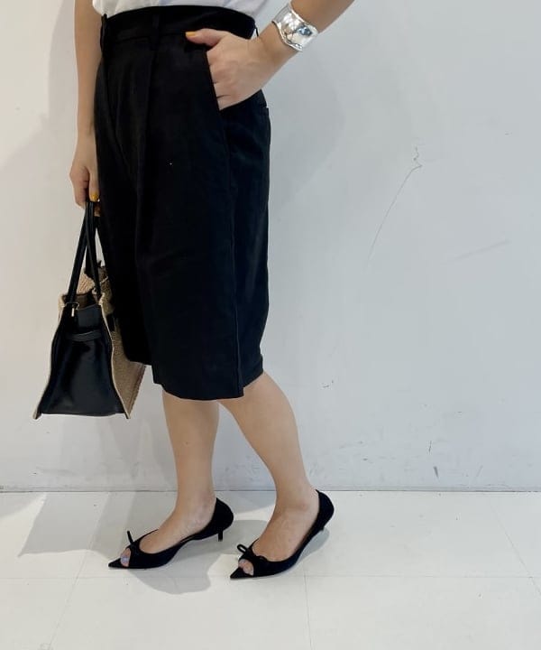 住吉　明佳さんの「BEAMS WOMEN｜VIOLAd’ORO / ラフィア調 クロア バッグ」を使ったコーディネート