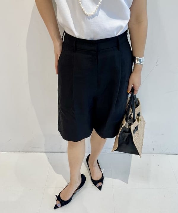 住吉　明佳さんの「BEAMS WOMEN｜VIOLAd’ORO / ラフィア調 クロア バッグ」を使ったコーディネート