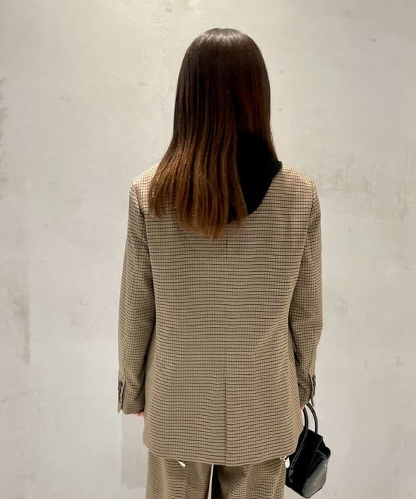 カタヤマ アヤさんの「BEAMS WOMEN｜フーディー ジップ ベスト」を使ったコーディネート