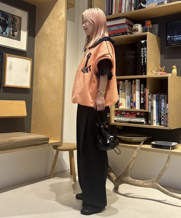 安藤 菜央さんの「BEAMS WOMEN｜ジャガード フリル ギャザー ショートスリーブ」を使ったコーディネート