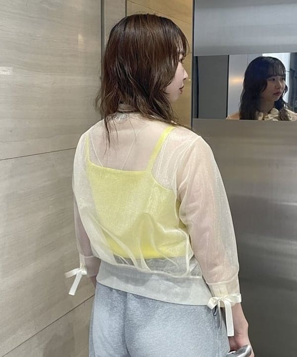 reiさんの「BEAMS WOMEN｜HELOYSE / ribbon pouch metallic bag」を使ったコーディネート