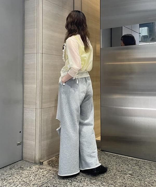 reiさんの「BEAMS WOMEN｜HELOYSE / ribbon pouch metallic bag」を使ったコーディネート