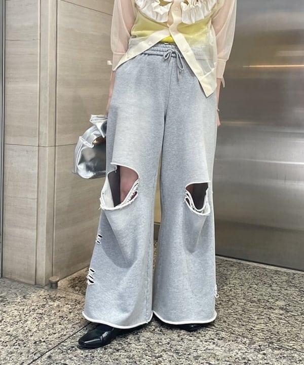 reiさんの「BEAMS WOMEN｜HELOYSE / ribbon pouch metallic bag」を使ったコーディネート