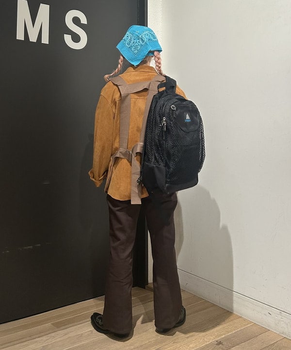 安藤 菜央さんの「BEAMS WOMEN｜maturely / ゴート スエード ノーバッグ ベスト」を使ったコーディネート