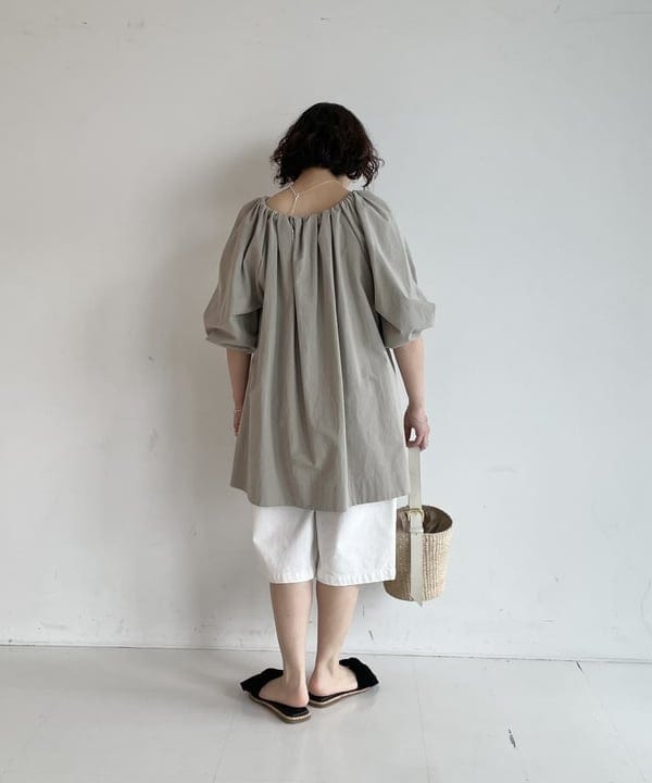 IZUMI MAYUMIさんの「BEAMS WOMEN｜2WAY オフショルダーブラウス」を使ったコーディネート