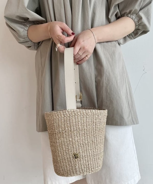 IZUMI MAYUMIさんの「BEAMS WOMEN｜2WAY オフショルダーブラウス」を使ったコーディネート