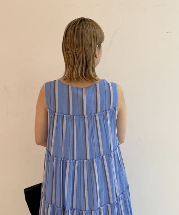 Ito_ririkaさんの「BEAMS WOMEN｜【別注】ne Quittez pas / ストライプ ティアード ノースリーブ ワンピース」を使ったコーディネート