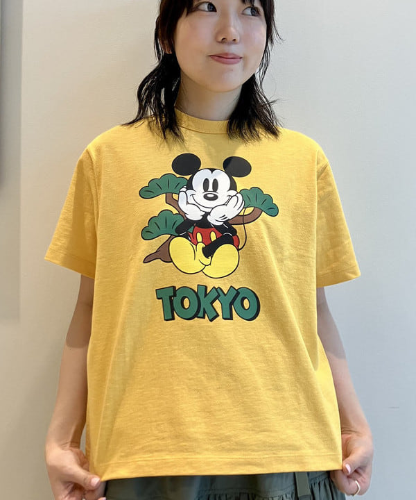 小原 もこさんの「BEAMS WOMEN｜【別注】Champion / ミッキー Tシャツ」を使ったコーディネート